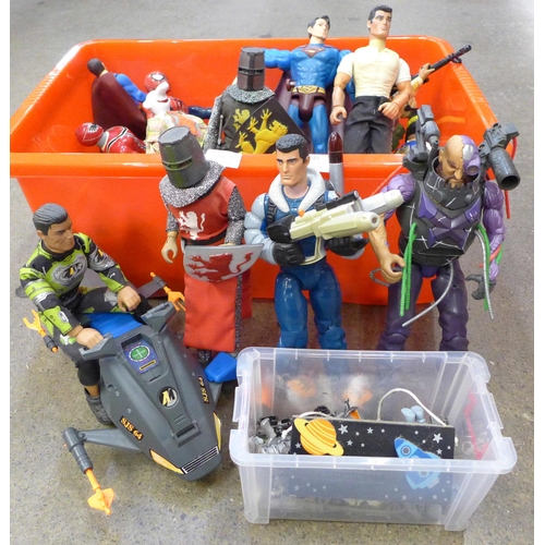 740 - Action Man and Action Hero figures and a plastic tub of Star Wars figures