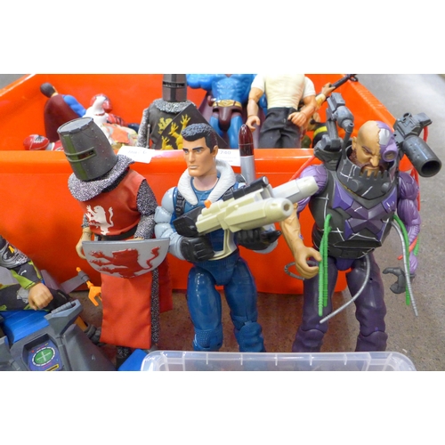 740 - Action Man and Action Hero figures and a plastic tub of Star Wars figures