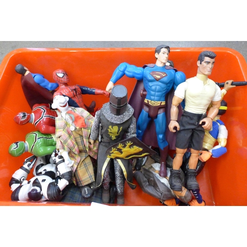 740 - Action Man and Action Hero figures and a plastic tub of Star Wars figures