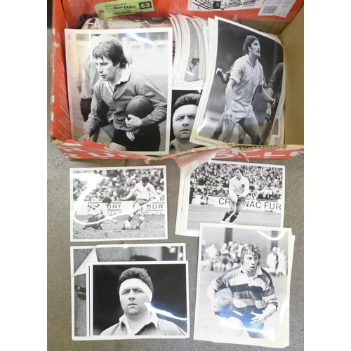 748 - Rugby Union, selection of mainly 8 x 10 & 6 x 8 press photographs including Match Action, Graham Chi... 