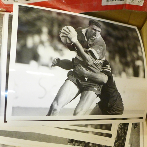 748 - Rugby Union, selection of mainly 8 x 10 & 6 x 8 press photographs including Match Action, Graham Chi... 