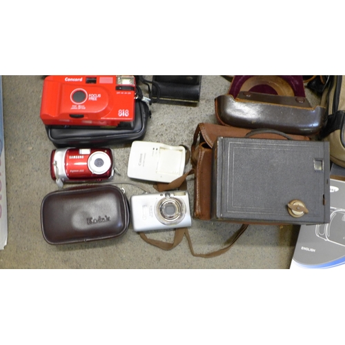 752 - Cameras; Praktica BCX with lenses and bag, Olympus OM10 with two lenses and flash unit, a Minolta ca... 