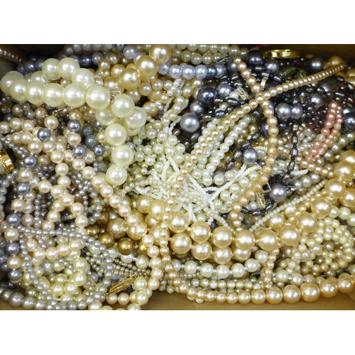 773 - Assorted faux pearl necklets