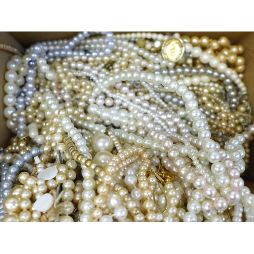 773 - Assorted faux pearl necklets