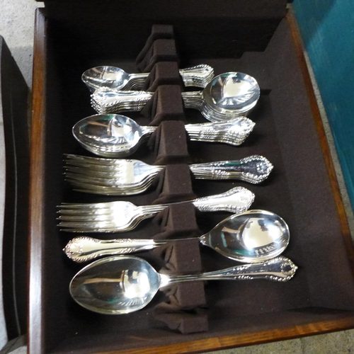 807 - Two canteens of cutlery including one United Cutlers