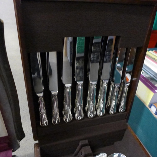 807 - Two canteens of cutlery including one United Cutlers