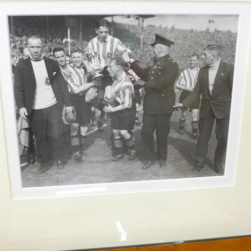 814 - Photographs, all taken from the original negatives, 10 x 8, young Lester Piggott, George VI and Quee... 