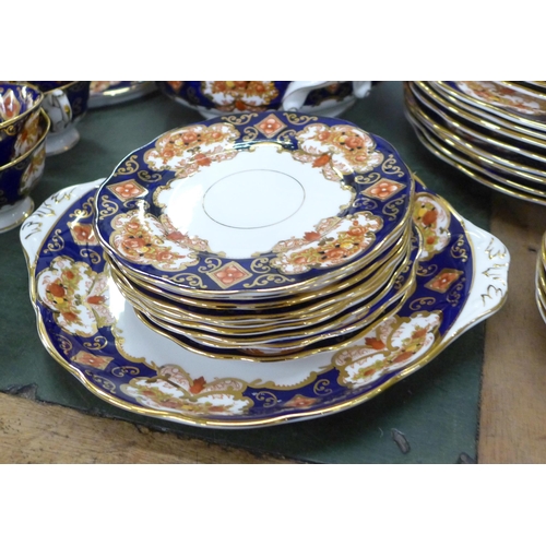 817 - A Royal Albert four setting dinner service, Heirloom pattern, purchased 1960s, dinner, tea and side ... 