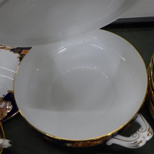 817 - A Royal Albert four setting dinner service, Heirloom pattern, purchased 1960s, dinner, tea and side ... 