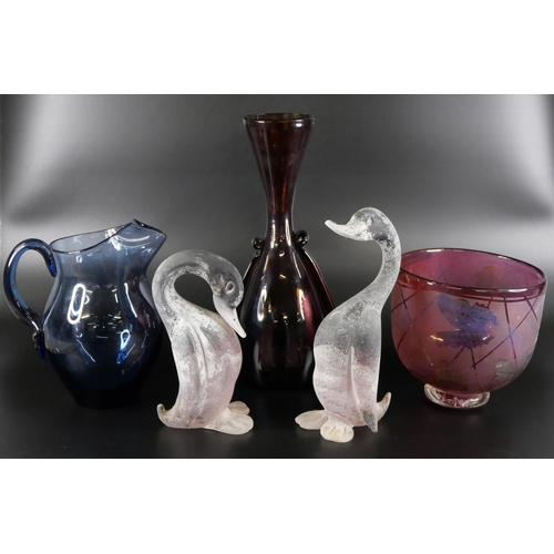 823 - A group of glass; two ducks and three mid-20th Century pieces of art glass