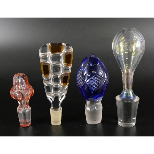 861 - A large collection of glass stoppers