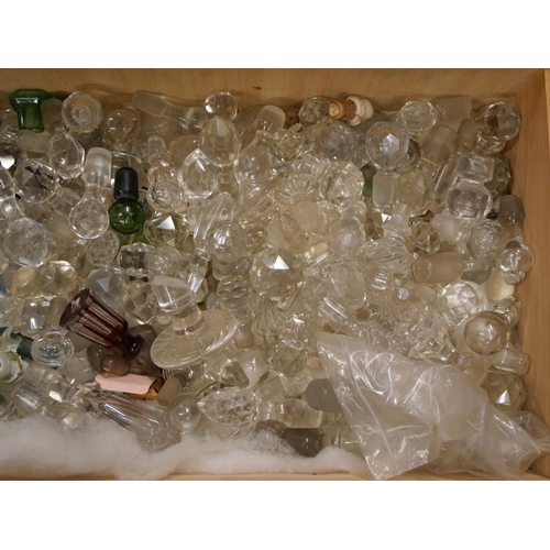 861 - A large collection of glass stoppers