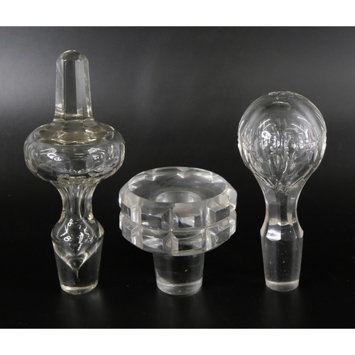 862 - A large collection of glass stoppers