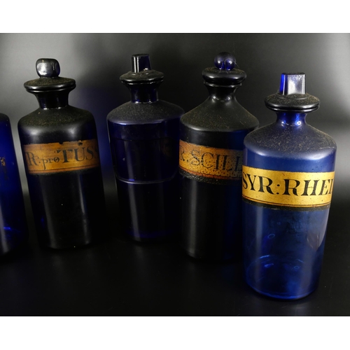 867 - A large collection of 29 apothecary and medicine bottles, including Bristol Blue,  and 7 measures , ... 