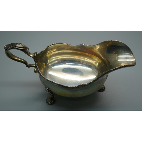 892 - A silver sauce gravy/sauce boat, London 1908, maker Thomas Bradbury & Sons, 245g