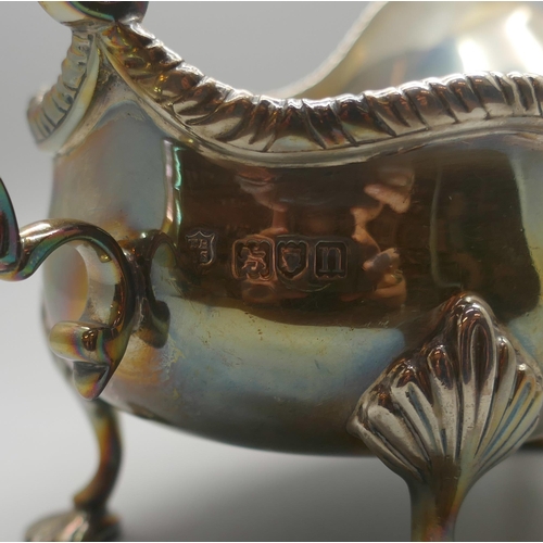 892 - A silver sauce gravy/sauce boat, London 1908, maker Thomas Bradbury & Sons, 245g