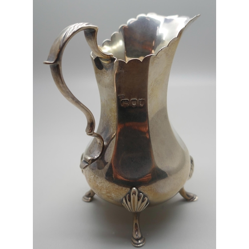 893 - A silver cream jug, London 1895, 136g