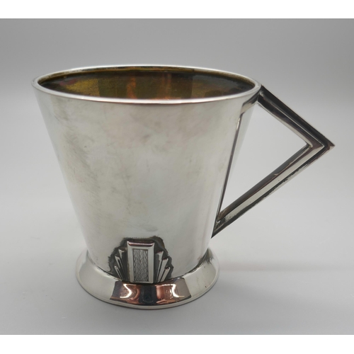 897 - An Art Deco silver cup, Birmingham 1933, 132g