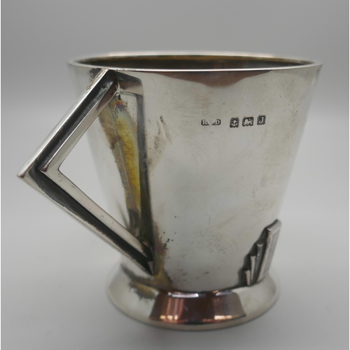 897 - An Art Deco silver cup, Birmingham 1933, 132g