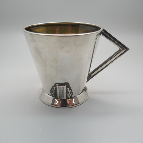 897 - An Art Deco silver cup, Birmingham 1933, 132g