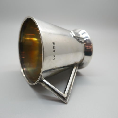 897 - An Art Deco silver cup, Birmingham 1933, 132g