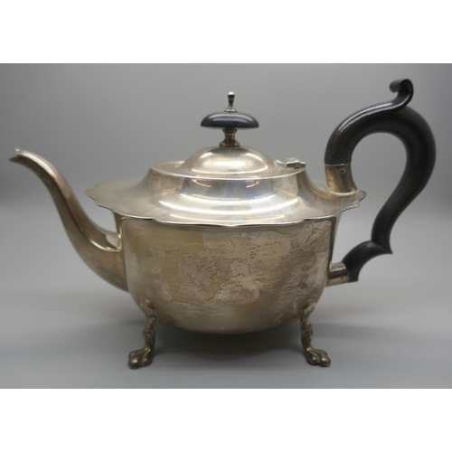 903 - A silver teapot, 373g