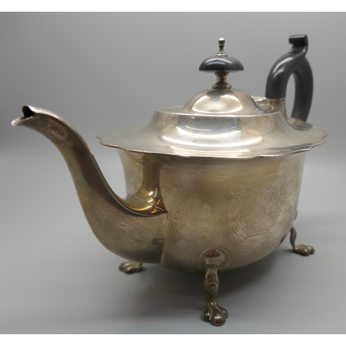 903 - A silver teapot, 373g