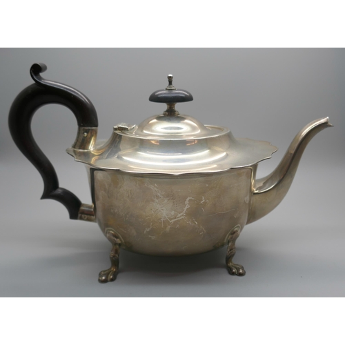 903 - A silver teapot, 373g