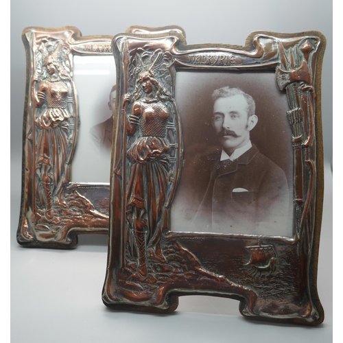 908 - A pair of Edwardian copper and brass frames with wooden panel backs, Viking scenes embossed, height ... 