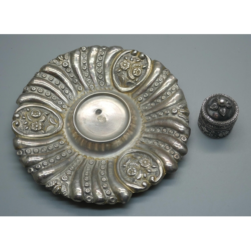 917 - An embossed Ottoman silver dish and an embossed pill box, 49g