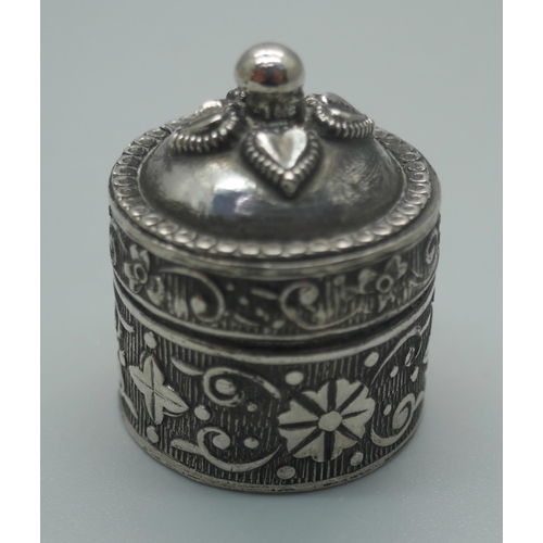 917 - An embossed Ottoman silver dish and an embossed pill box, 49g