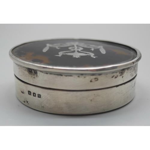 925 - A circular silver and tortoiseshell box, London 1918, 55mm diameter