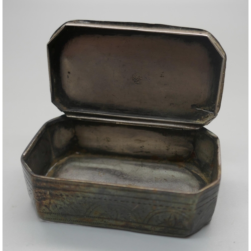 932 - A George IV silver snuff box, Birmingham 1822, Samuel Pemberton, 41g, 58mm wide