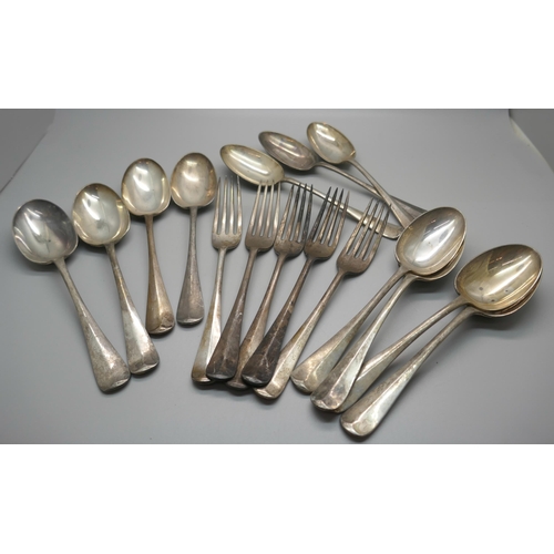 955 - A set of Walker & Hall silver cutlery, five forks and eleven spoons, 855g