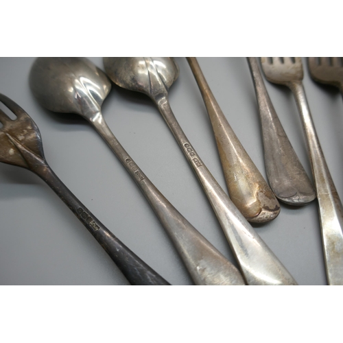 955 - A set of Walker & Hall silver cutlery, five forks and eleven spoons, 855g