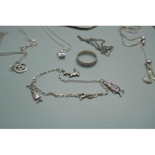 961 - Seven silver chains, three with pendants and a silver gilt stone set ring in a glass jewellery box