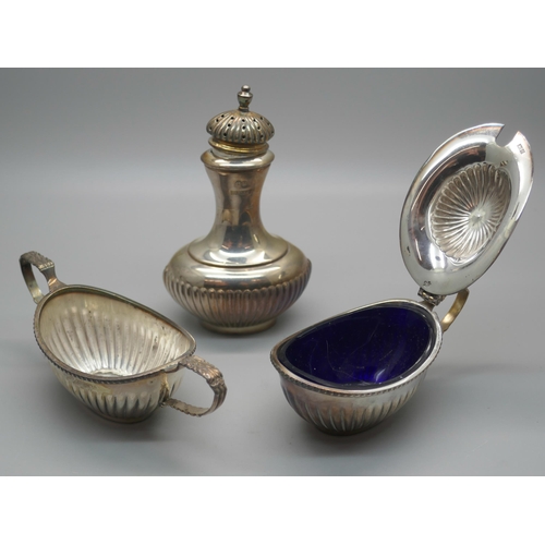 993 - A silver three piece cruet set, Birmingham 1974, Hampton Utilities, 172g