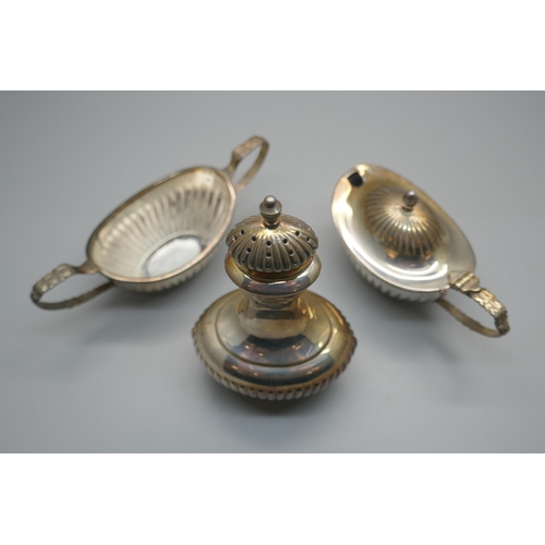 993 - A silver three piece cruet set, Birmingham 1974, Hampton Utilities, 172g