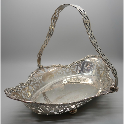 994 - A pierced silver fruit basket with handle, London 1904, 408g, 28.5cm