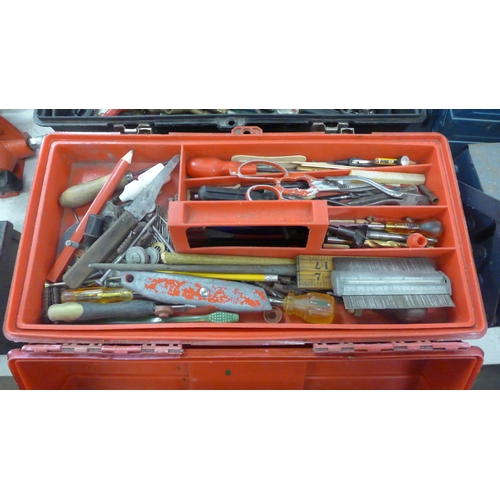 2033 - 3 Empty metal tool boxes and two plastic tool boxes of hand tools including - screwdrivers, knifes, ... 