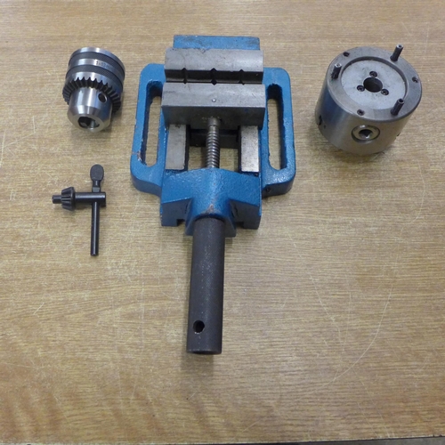 2037 - A Sandu K11-80 4800 RPM/min three jaw lathe chuck, an engineering vice and one other drill chuck