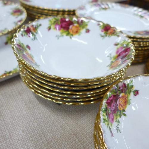 817B - Royal Albert Old Country Roses dinnerwares