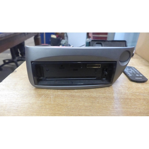 2086 - A PhilipsMP3 / aux  car radio cd player in box with remove and face case