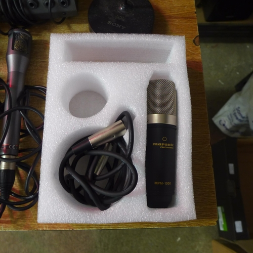 2133 - A box of various electrical items including a Marantz microphone (MPM-100), a Haman mixer and variou... 