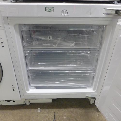 2151 - A 3 draw integrated freezer