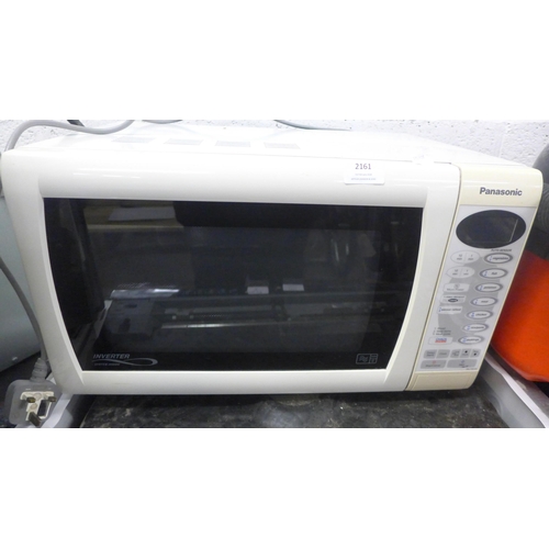 2161 - A Panasonic 900w microwave (TG9TW)