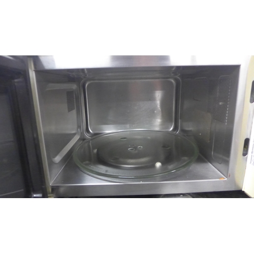 2161 - A Panasonic 900w microwave (TG9TW)