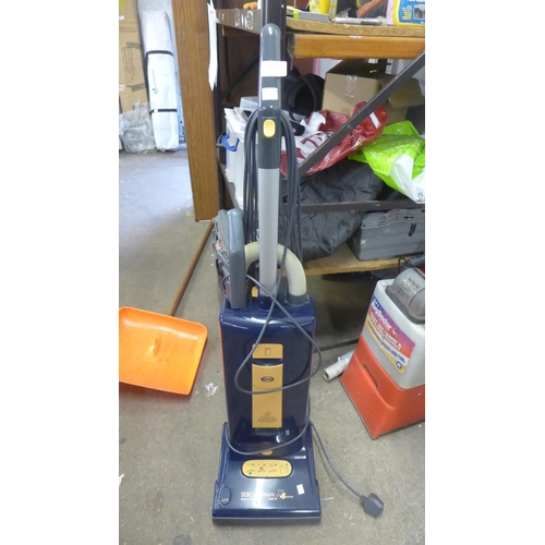 2163 - A Sebo Automatic X4 Extra 1300w upright vacuum