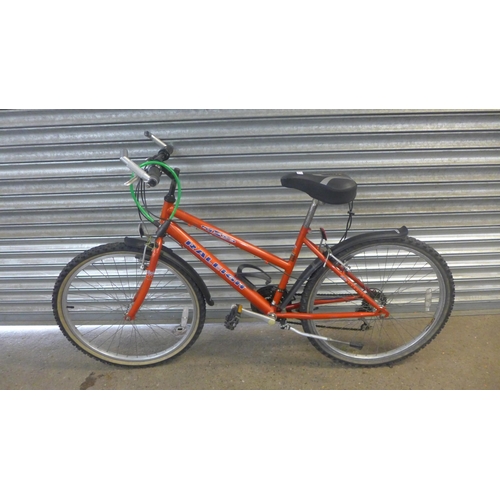 2168 - A girl's Raleigh Max mountain bike 26