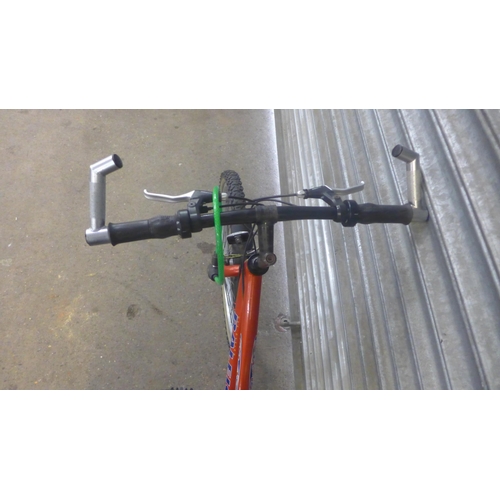 2168 - A girl's Raleigh Max mountain bike 26